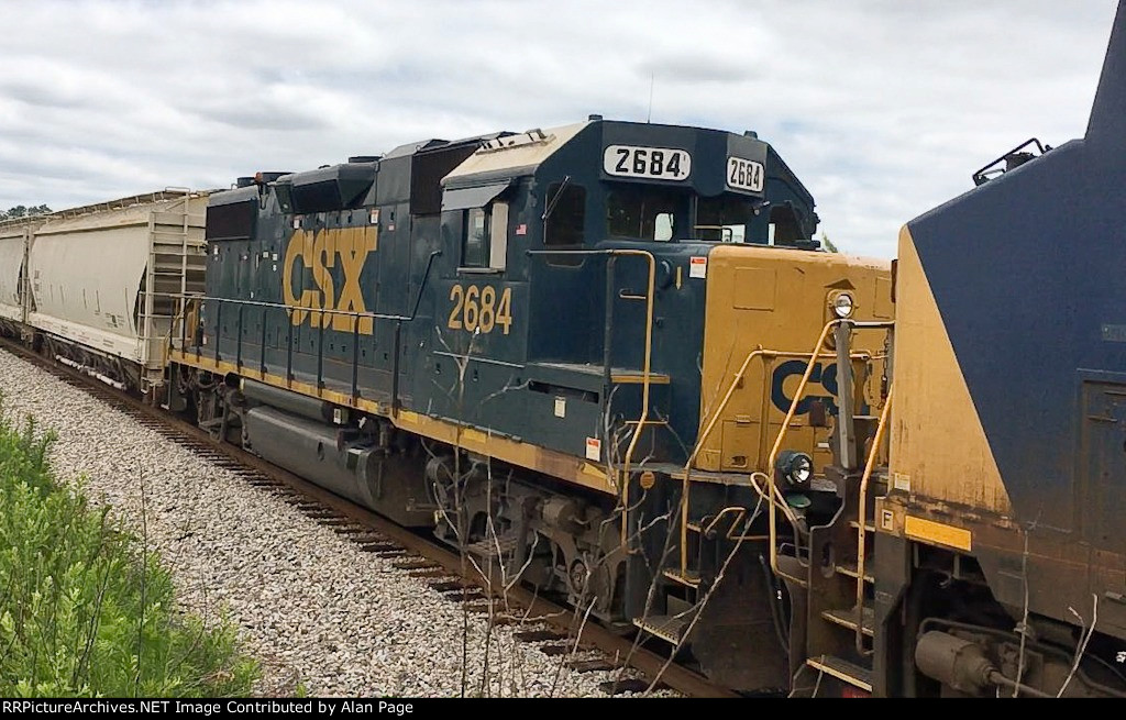 CSX 95 and 2684 roll mixed freight southbound